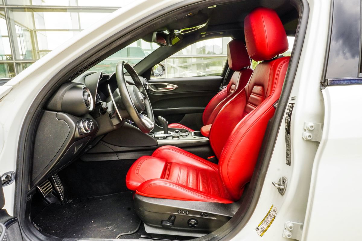 Used 2022 Alfa Romeo Giulia Veloce RWD image 38