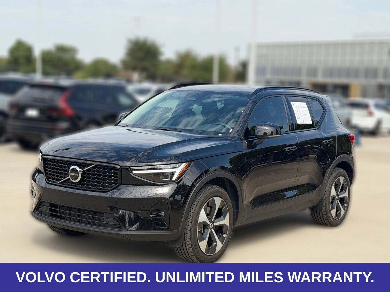Certified 2026 Volvo XC40 B5 Plus AWD/4WD image 2
