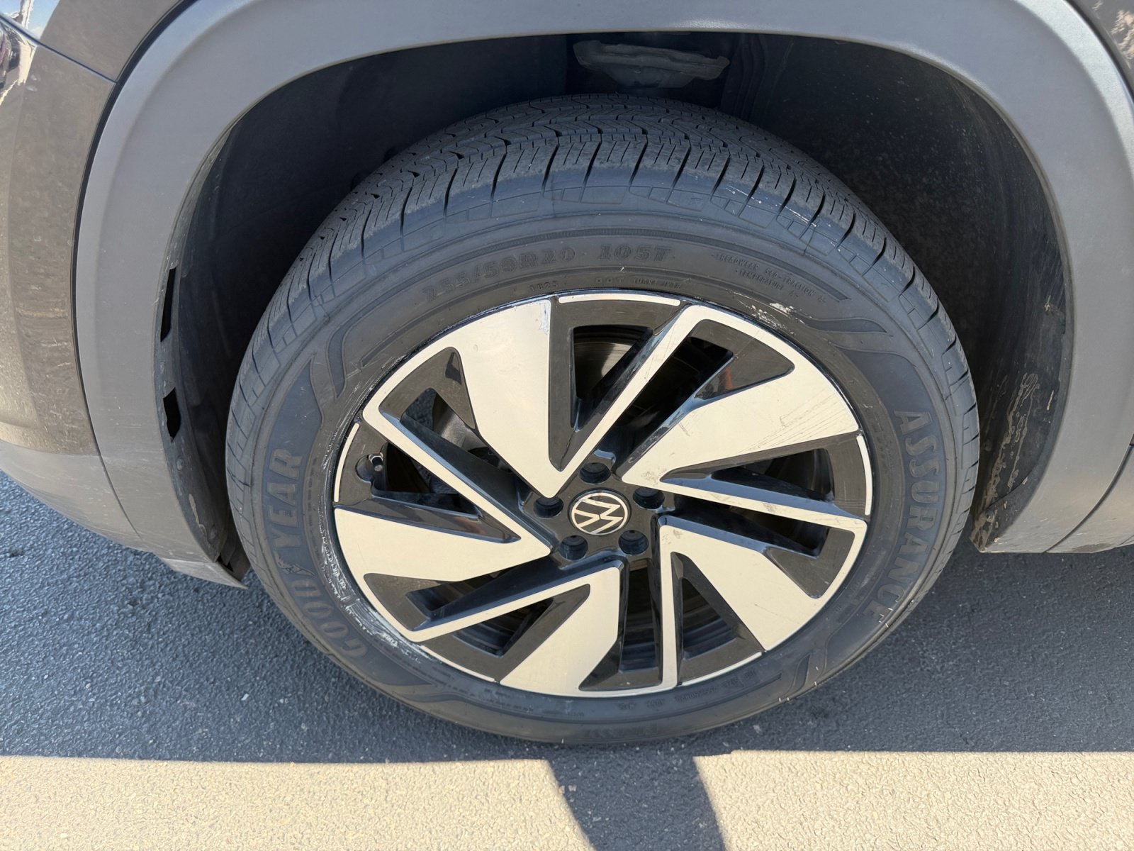 Used 2025 Volkswagen Atlas SE FWD image 25