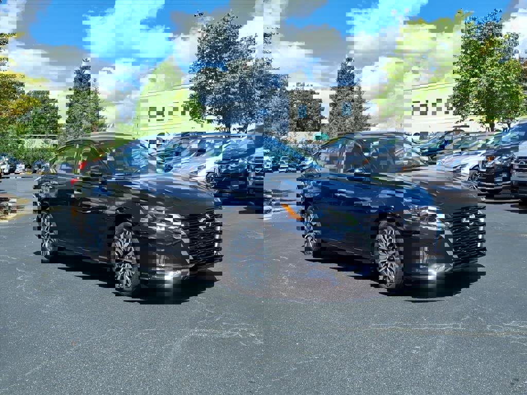 New 2025 Nissan Altima 2.5 SV w/ SV Premium Package