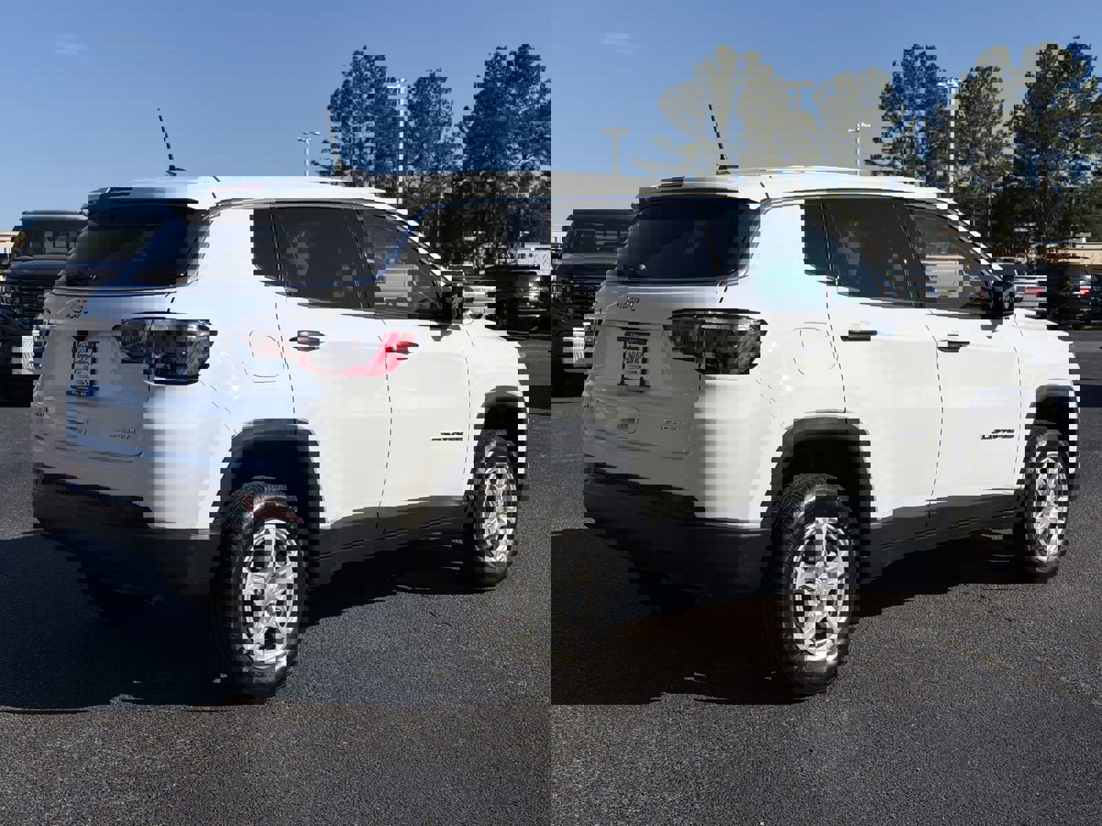 Used 2022 Jeep Compass Sport image 10