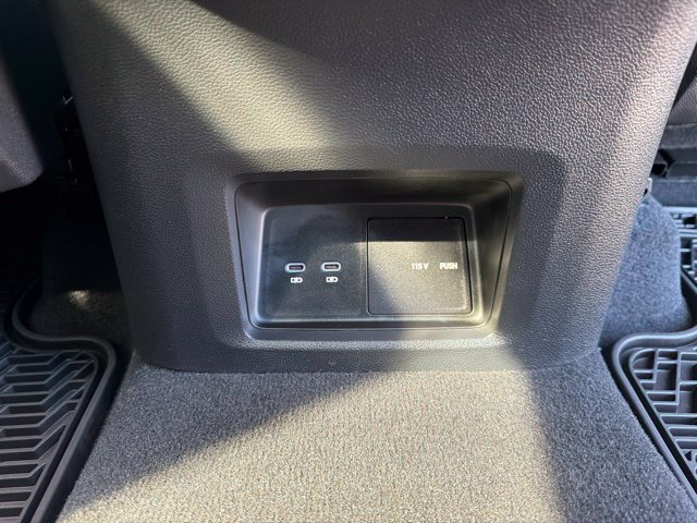 Used 2025 Volkswagen Atlas Cross Sport SEL AWD/4WD image 40