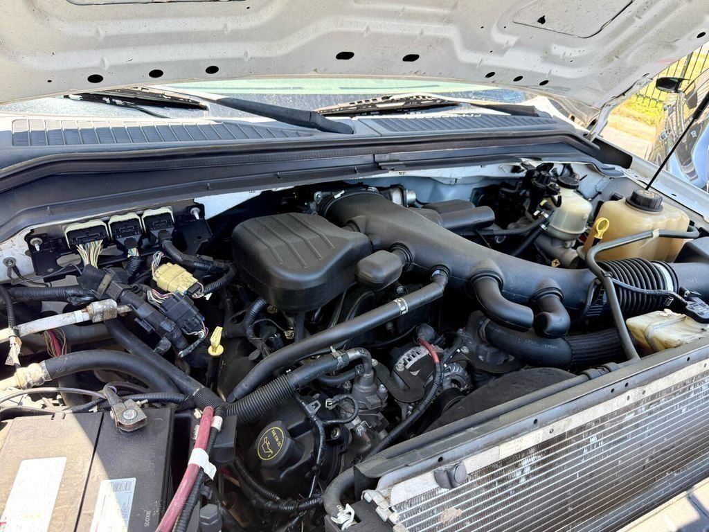 Used 2009 Ford F550 2WD Regular Cab Super Duty image 5