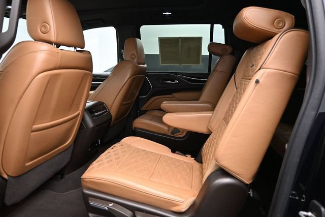 Used 2022 Cadillac Escalade ESV Sport w/ LPO, ONYX Package AWD/4WD image 11