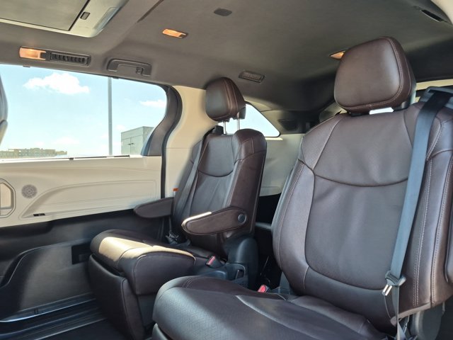 Used 2024 Toyota Sienna Platinum AWD/4WD image 19