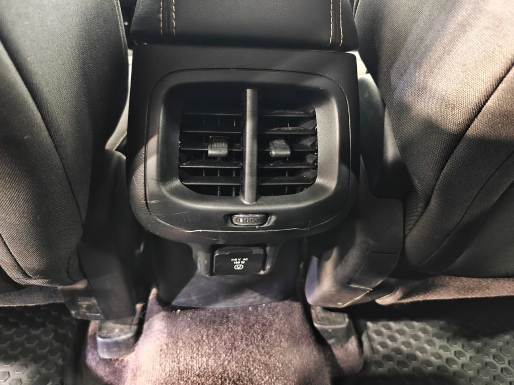 Used 2017 Jeep Cherokee Latitude w/ Cold Weather Group FWD image 25