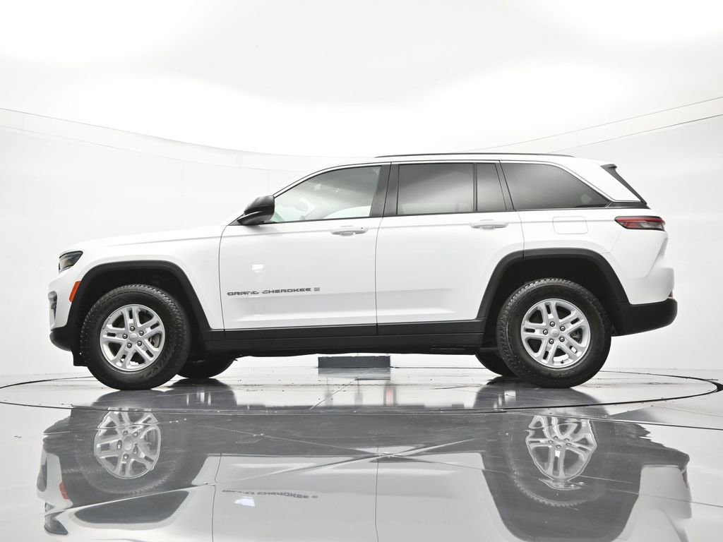 Used 2023 Jeep Grand Cherokee Laredo RWD image 42