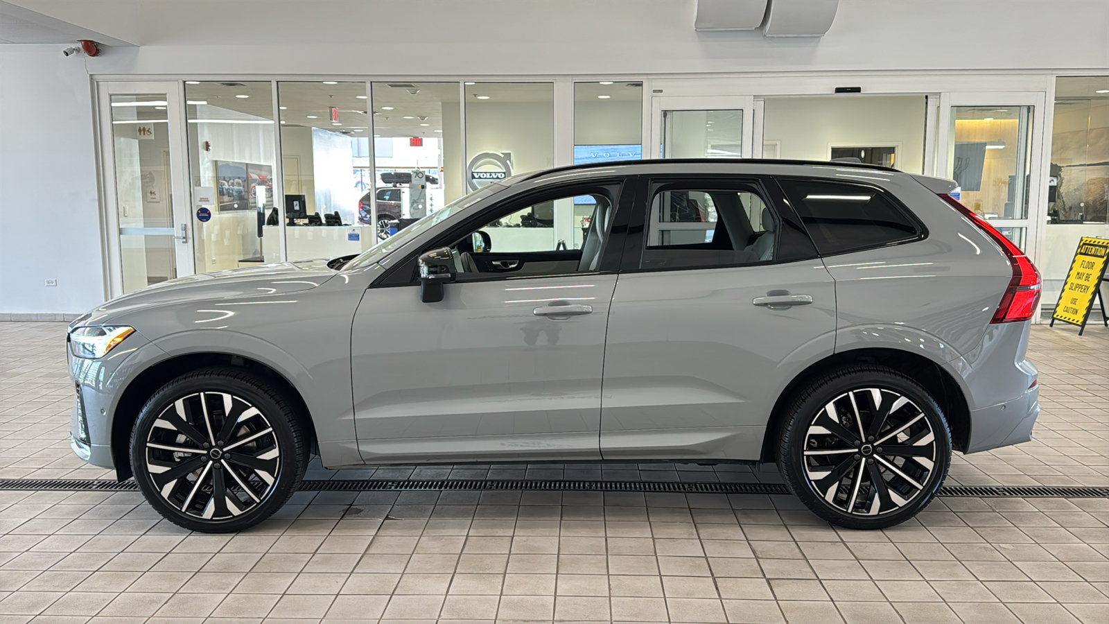 Used 2026 Volvo XC60 B5 Ultra AWD/4WD image 8