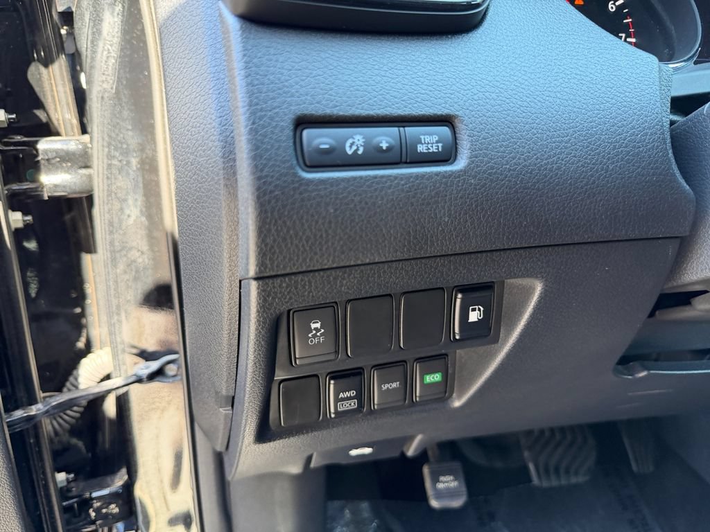 Used 2018 Nissan Rogue S AWD/4WD image 18