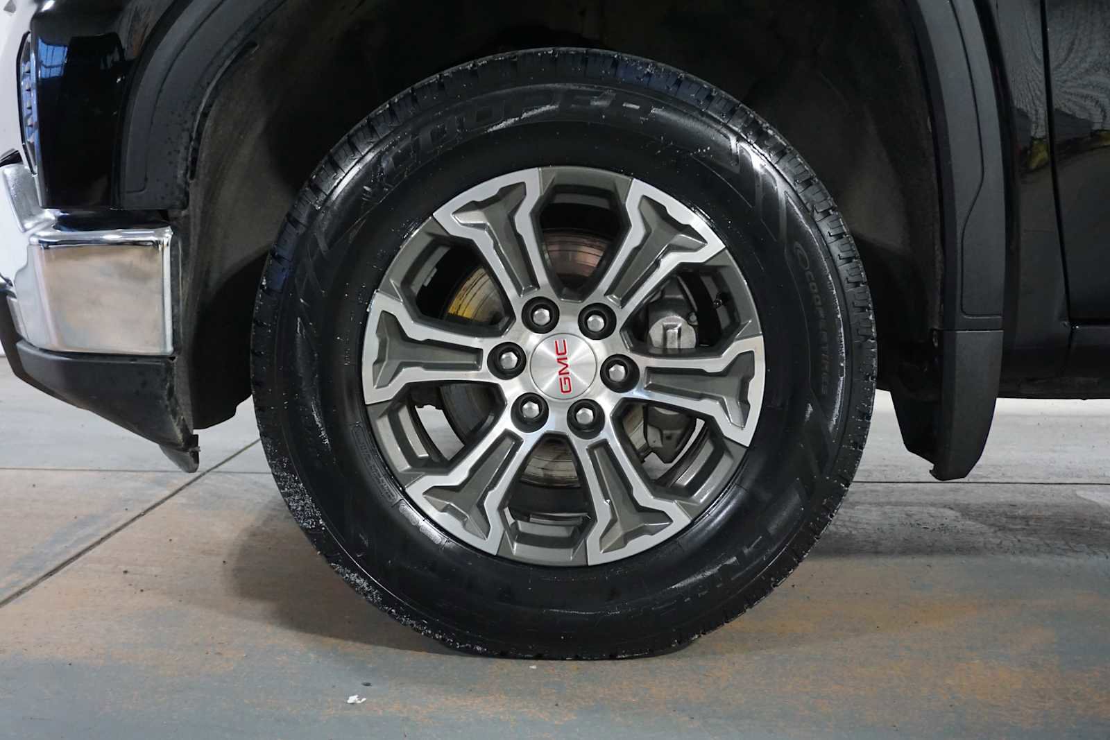 Certified 2025 GMC Sierra 1500 SLT image 8