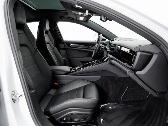 Used 2025 Porsche Panamera 4 image 23