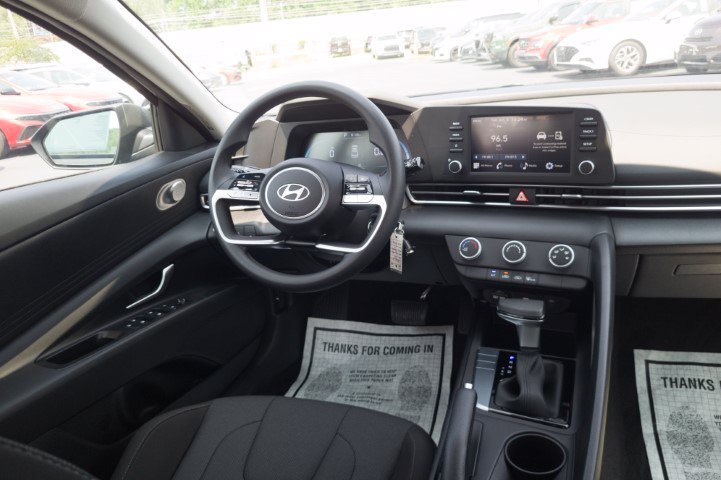 New 2026 Hyundai Elantra SE FWD image 19