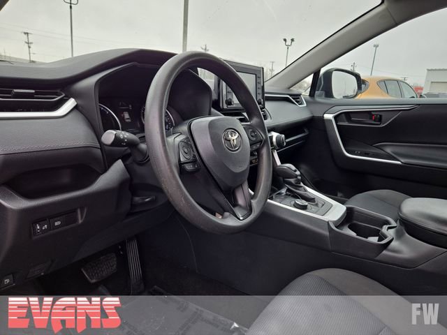 Used 2021 Toyota RAV4 LE image 16