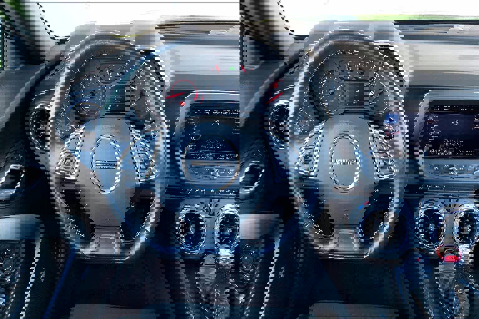 Used 2021 Chevrolet Camaro LT w/ Technology Package image 5