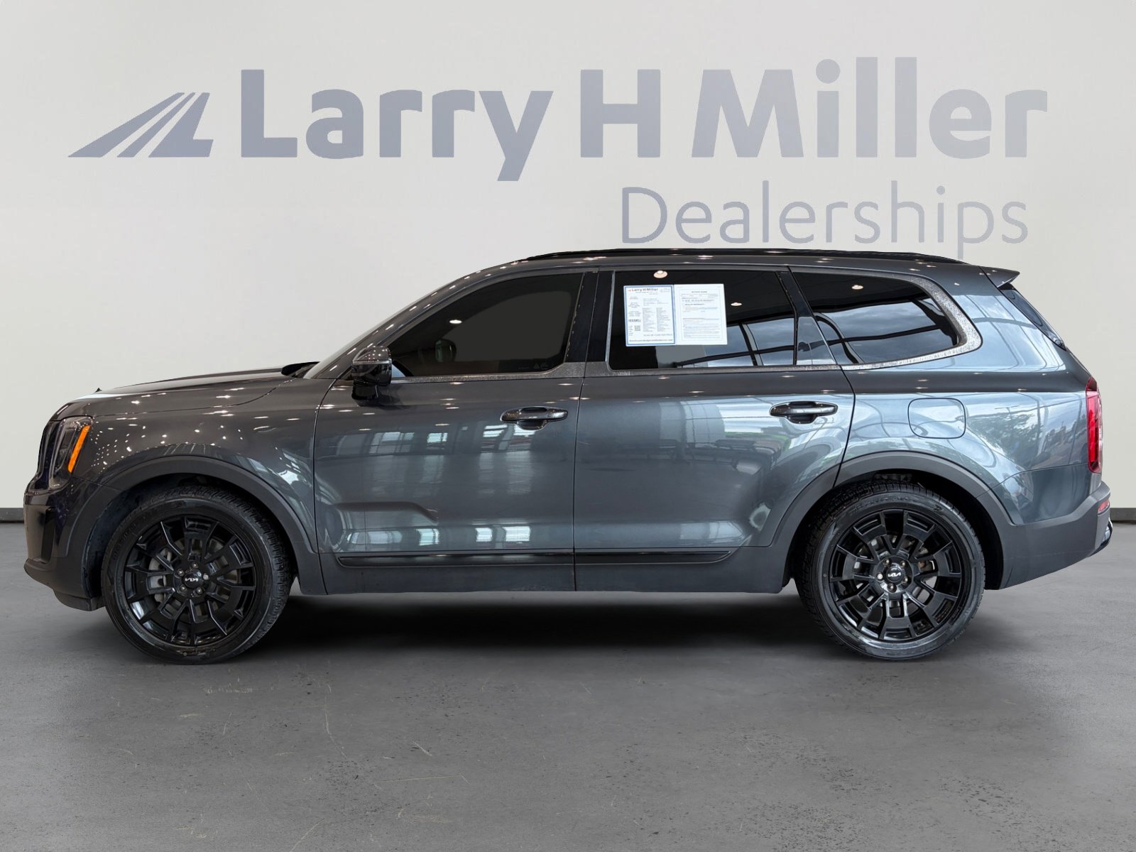 Used 2022 Kia Telluride SX w/ SX Prestige Package AWD/4WD image 2