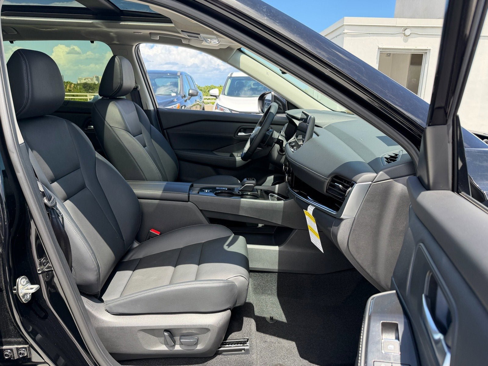 New 2025 Nissan Rogue SL w/ Tech Package FWD image 7