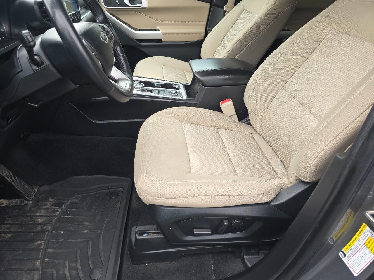 Used 2022 Ford Explorer XLT image 25