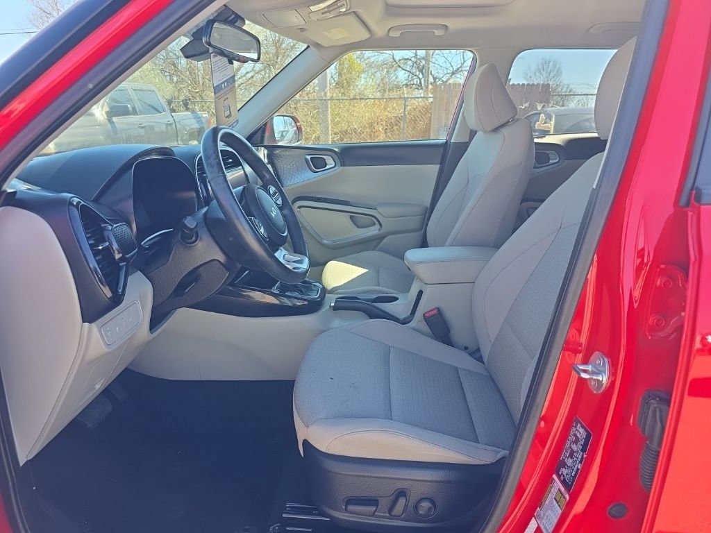 Used 2023 Kia Soul EX image 10