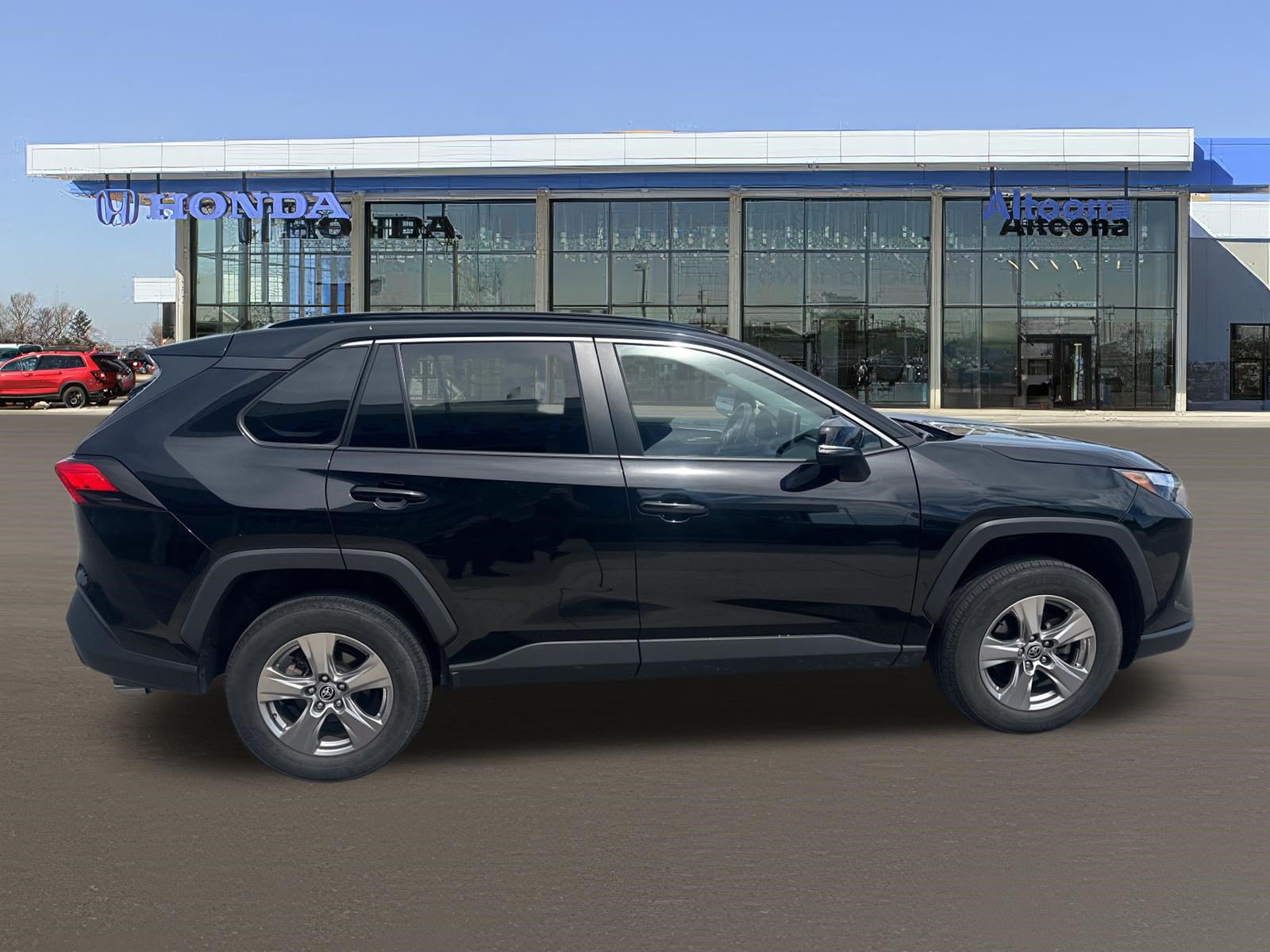 Used 2023 Toyota RAV4 XLE AWD/4WD image 5
