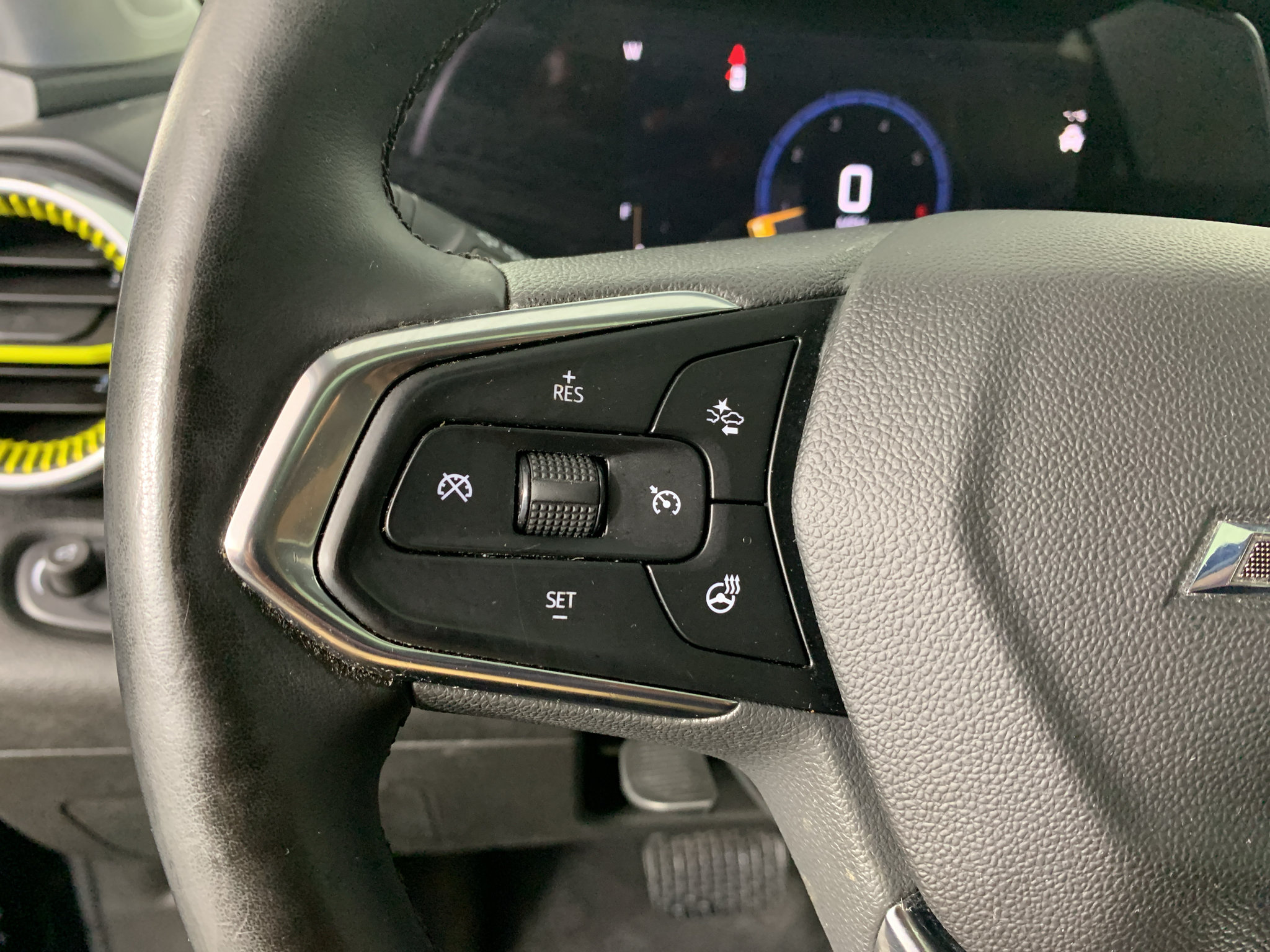 Used 2025 Chevrolet Trax ACTIV w/ Sunroof Package FWD image 18