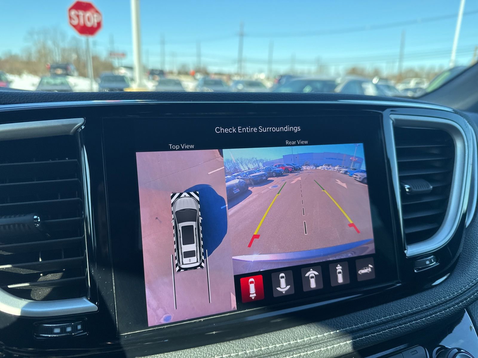 Used 2023 Chrysler Pacifica Touring-L w/ Uconnect Theater Family Group image 21