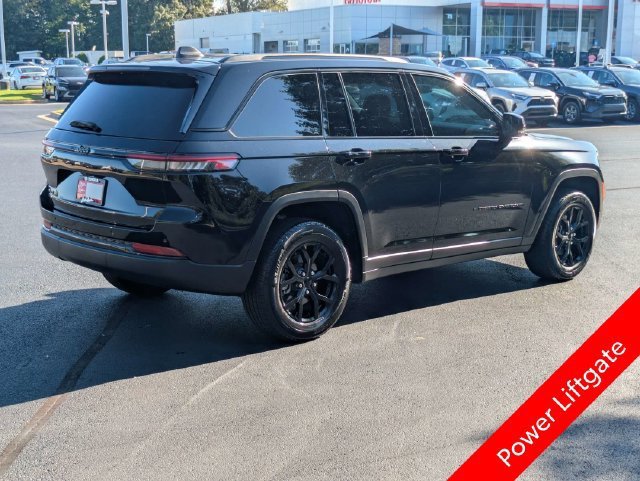 Used 2024 Jeep Grand Cherokee Altitude AWD/4WD image 4