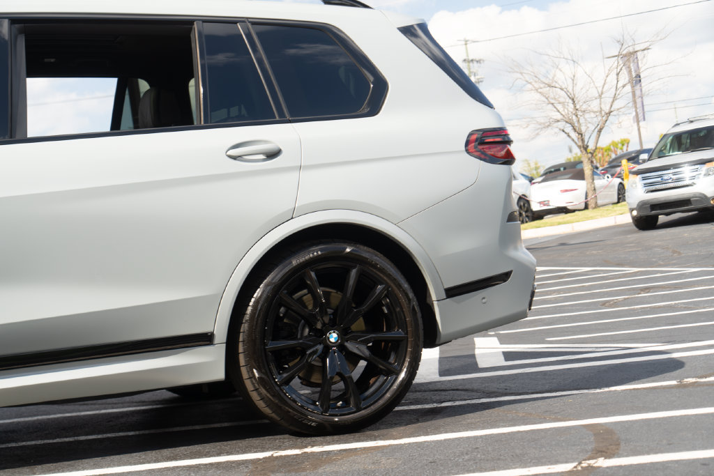 Used 2024 BMW X7 xDrive40i w/ M Sport Package AWD/4WD image 16