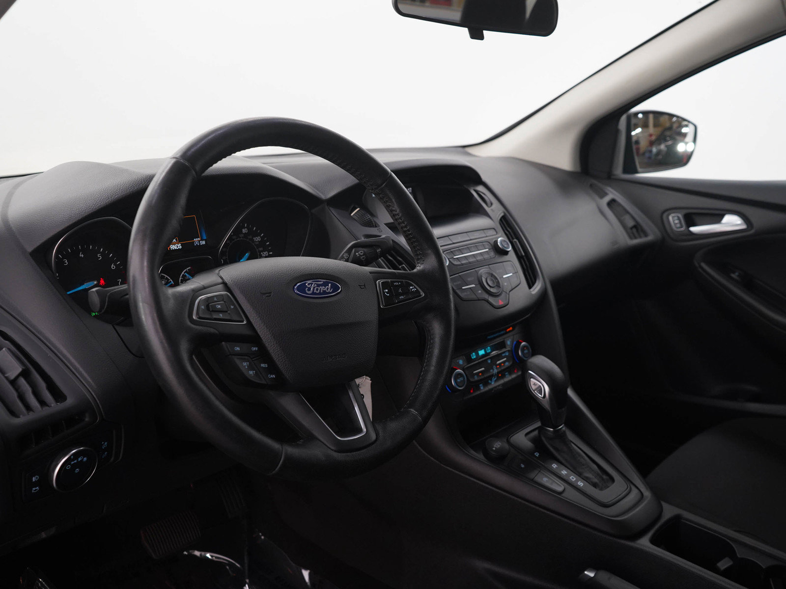 Used 2018 Ford Focus SE w/ SE Appearance Package FWD image 22