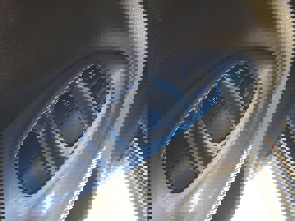 Used 2015 Nissan Juke SL image 17