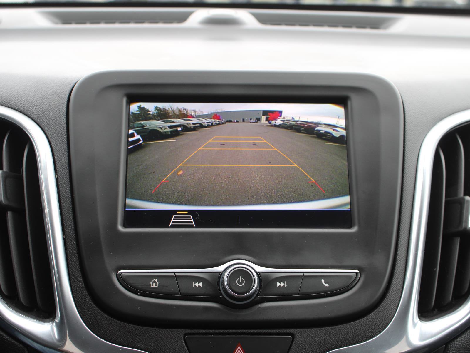 Used 2020 Chevrolet Equinox LT w/ Driver Convenience Package image 12