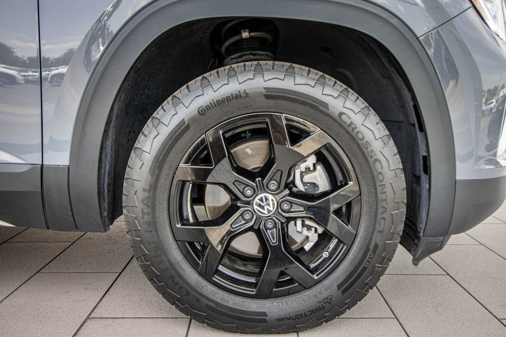 Certified 2024 Volkswagen Atlas Peak Edition SEL AWD/4WD image 5