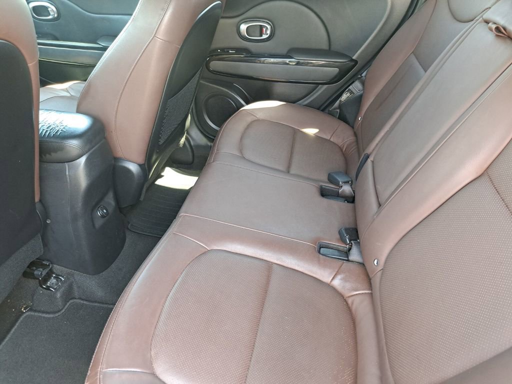 Used 2017 Kia Soul + image 20