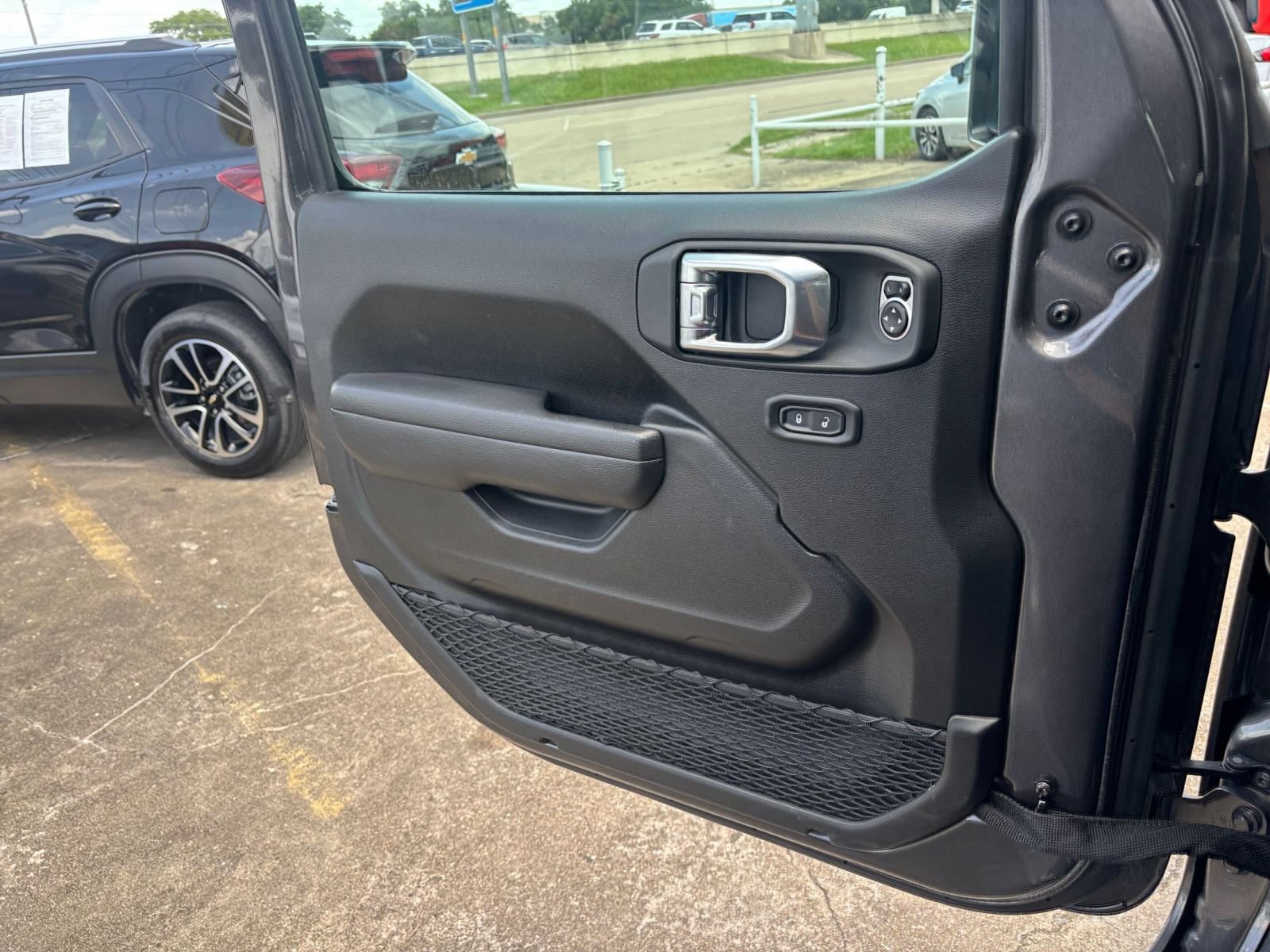 Used 2025 Jeep Wrangler Unlimited Sport AWD/4WD image 18