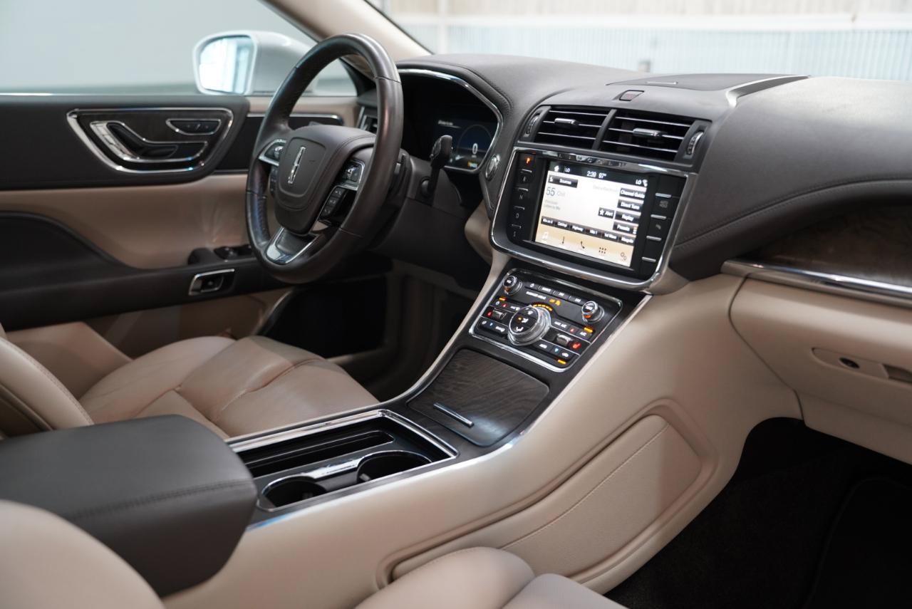 Used 2018 Lincoln Continental Select w/ Continental Climate Package FWD image 17