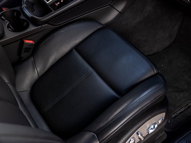 Certified 2025 Porsche Macan image 34