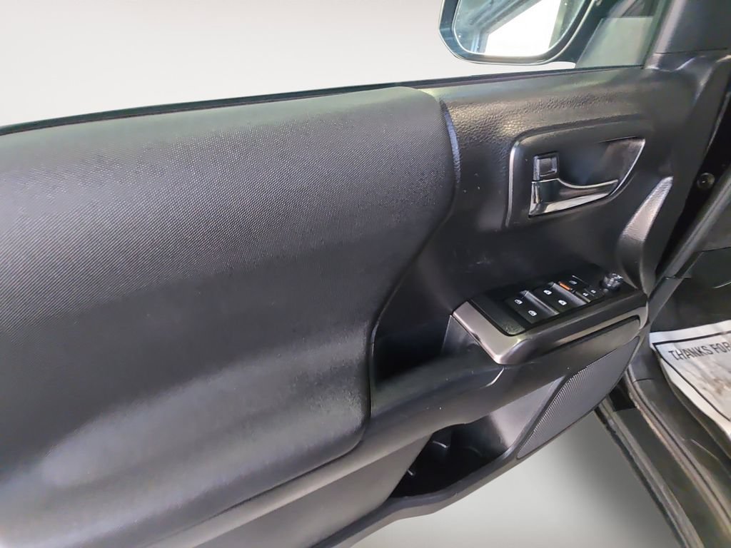 Used 2019 Toyota Tacoma TRD Sport AWD/4WD image 10