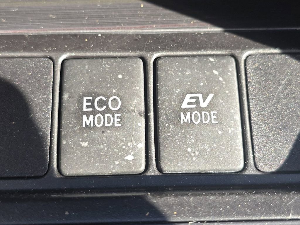 Used 2014 Toyota Camry LE image 6