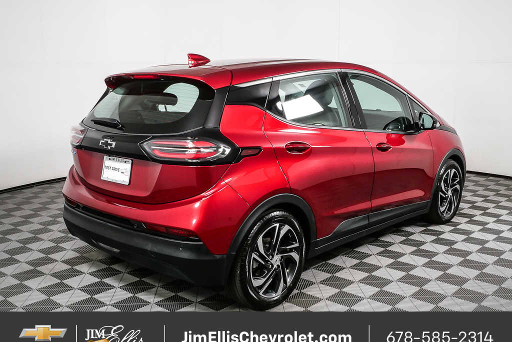 Used 2023 Chevrolet Bolt LT w/ Infotainment Package FWD image 3