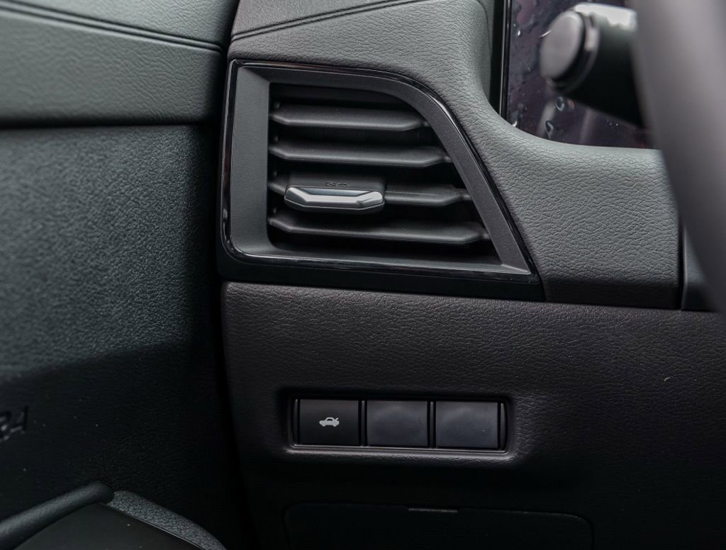 New 2026 Nissan Sentra SR w/ Floor Mat Package FWD image 32