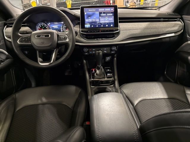 Used 2023 Jeep Compass Latitude image 4