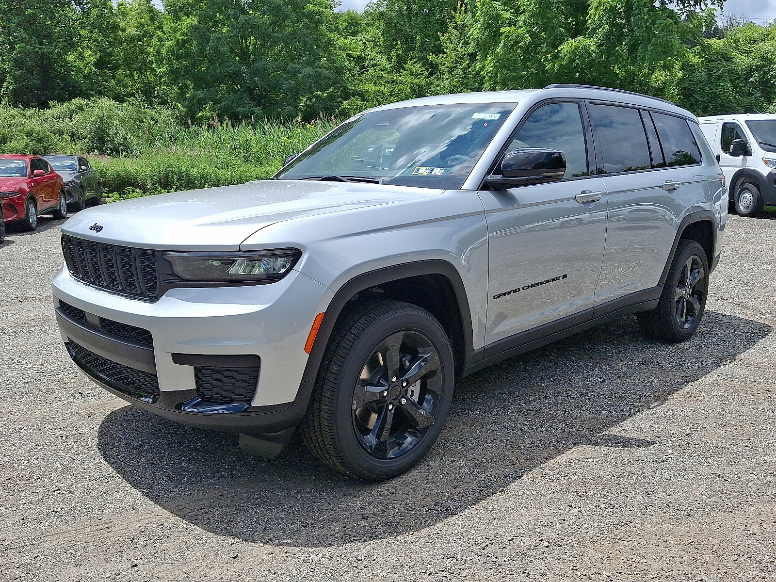 New 2025 Jeep Grand Cherokee L Altitude image 2
