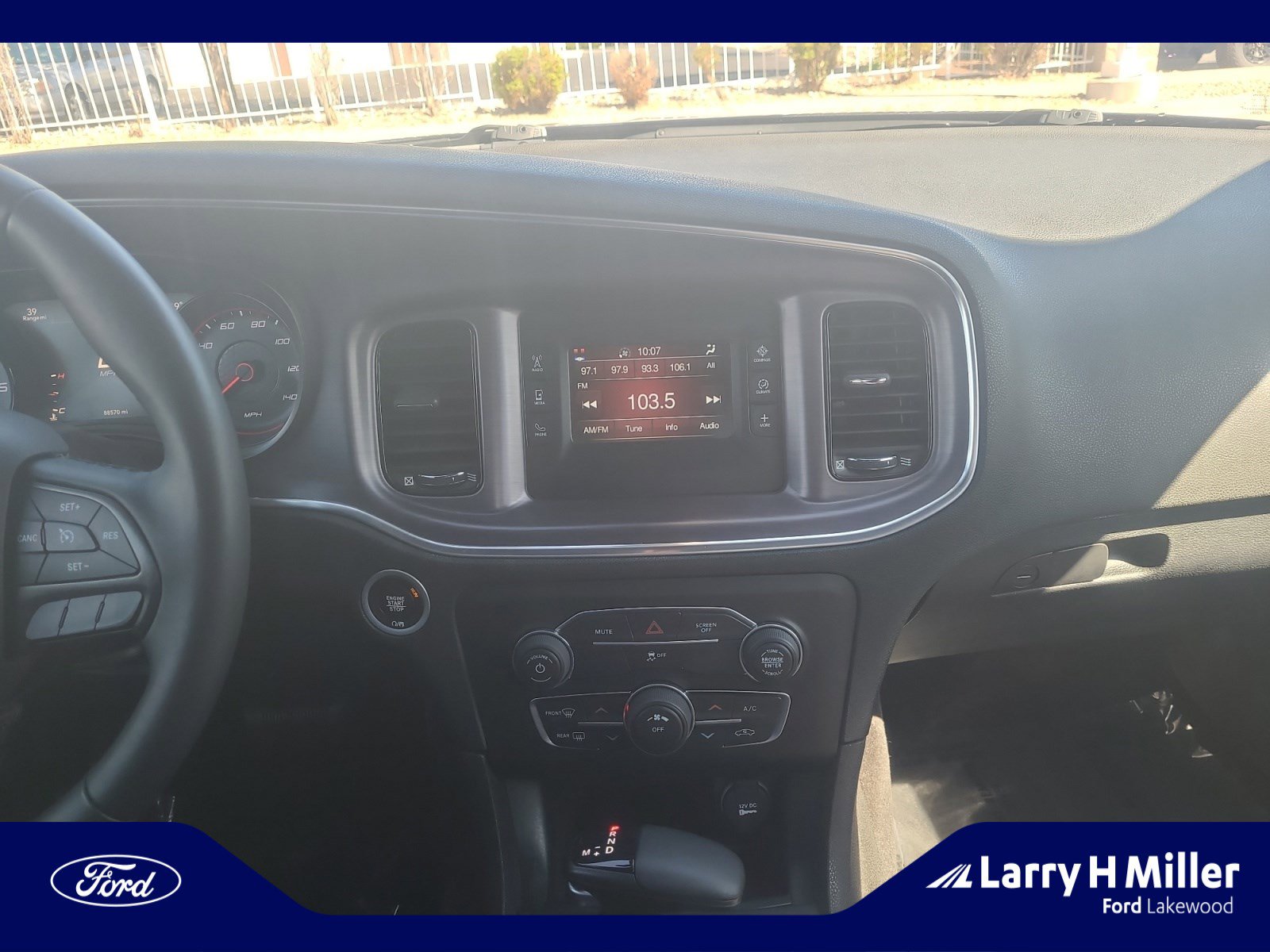 Used 2017 Dodge Charger SE w/ Blacktop Package image 12