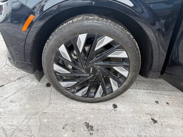 Certified 2024 Lincoln Nautilus Reserve w/ Equipment Group 202A image 31