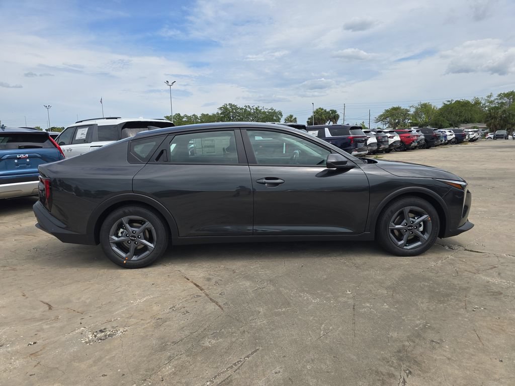 New 2026 Kia K4 FWD image 9