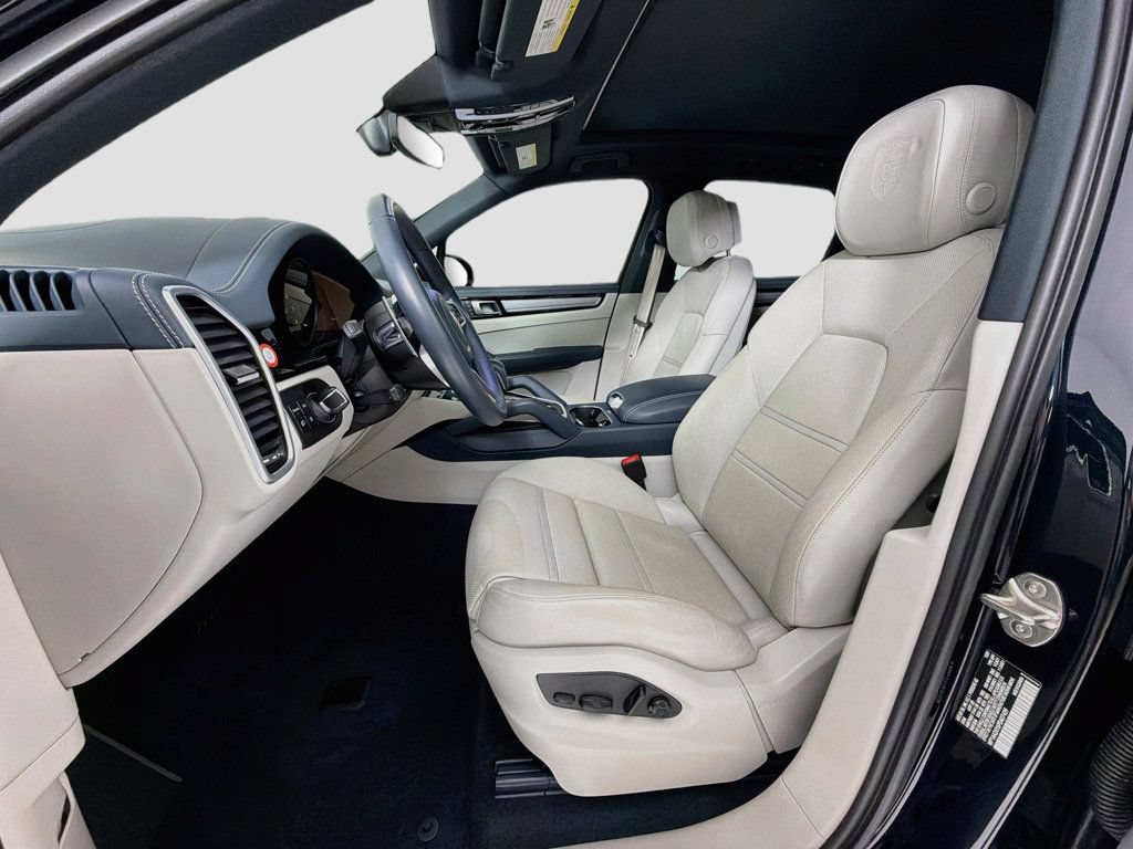 Certified 2023 Porsche Cayenne AWD/4WD image 5