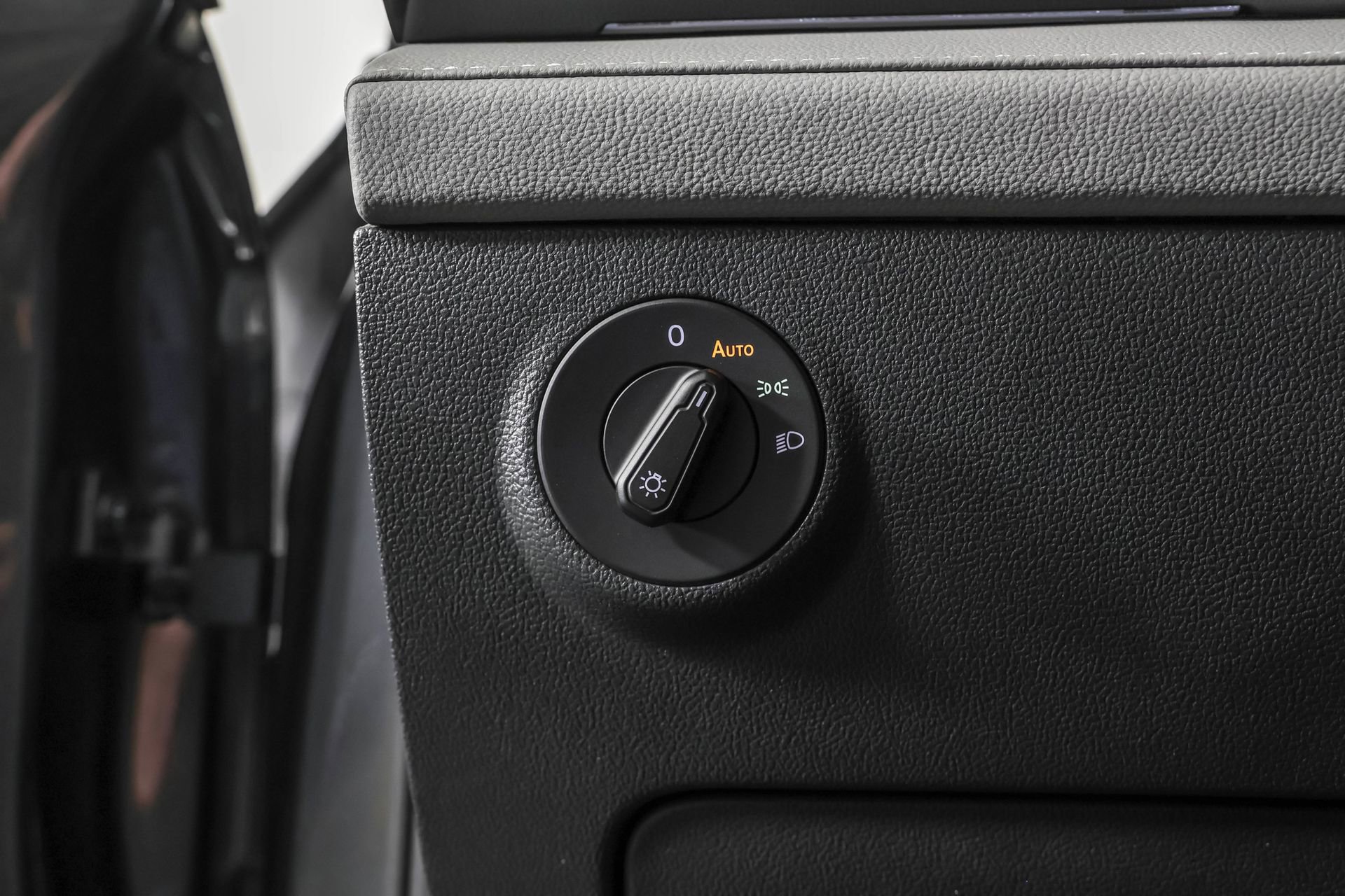 Used 2024 Volkswagen Taos SEL image 27