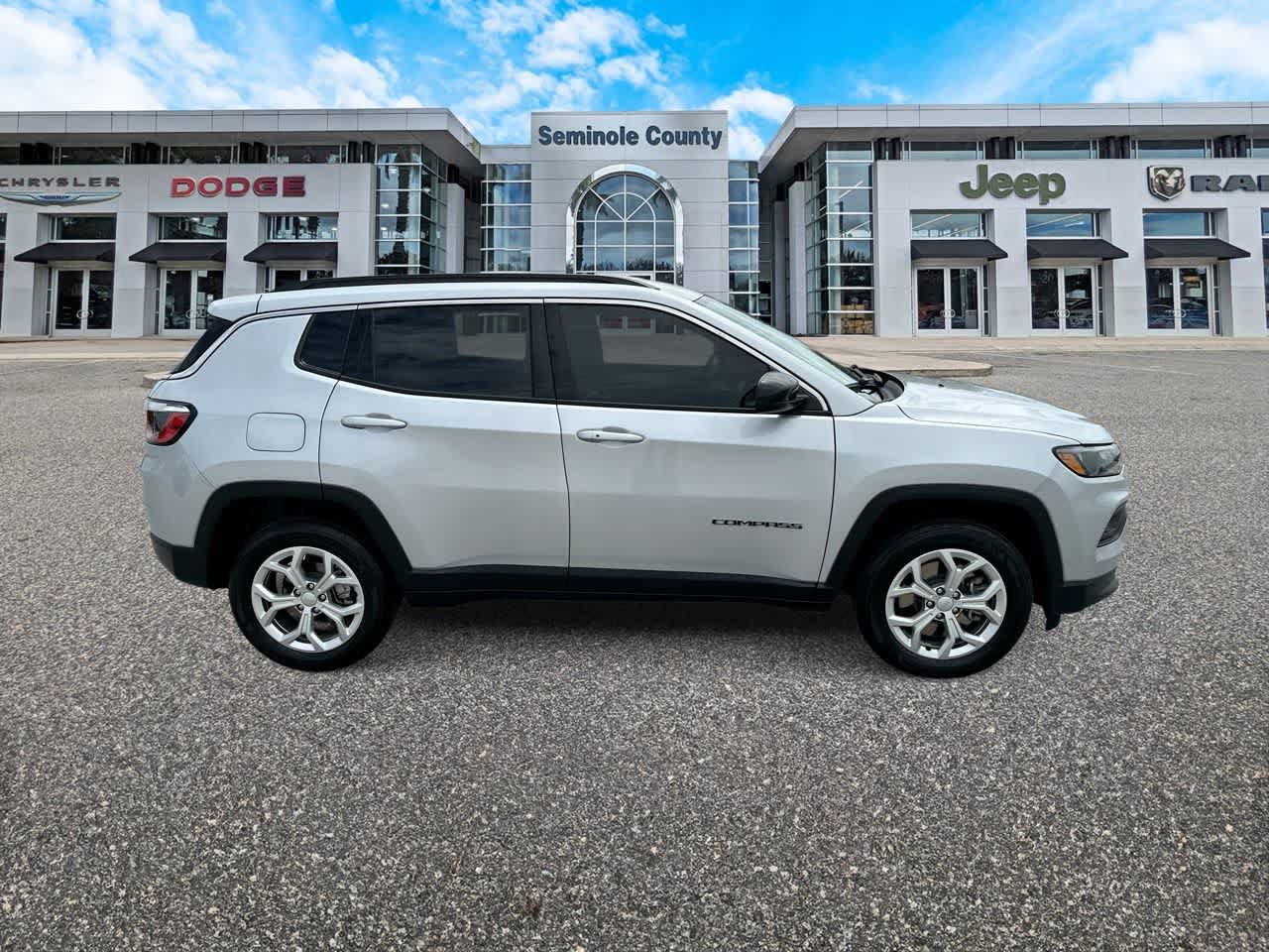 Certified 2024 Jeep Compass Latitude AWD/4WD image 9