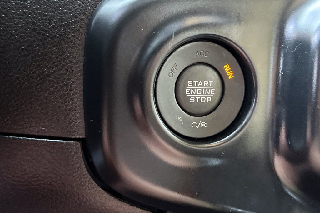Used 2018 Jeep Wrangler Unlimited Sahara AWD/4WD image 24