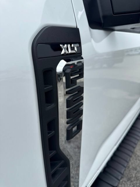Used 2025 Ford F250 XLT w/ FX4 Off-Road Package AWD/4WD image 9