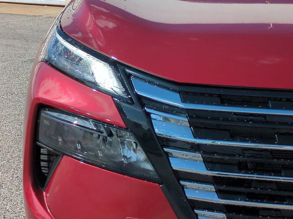 Certified 2025 Nissan Rogue SV image 10